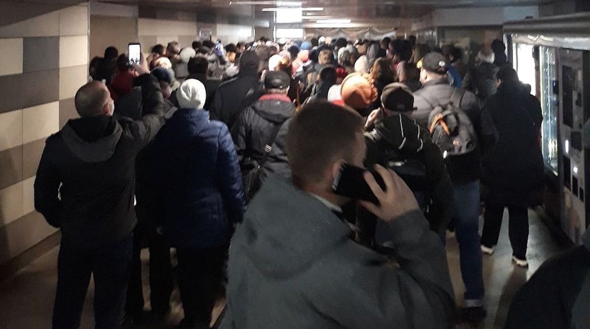Давка в метро Москвы 15 апреля