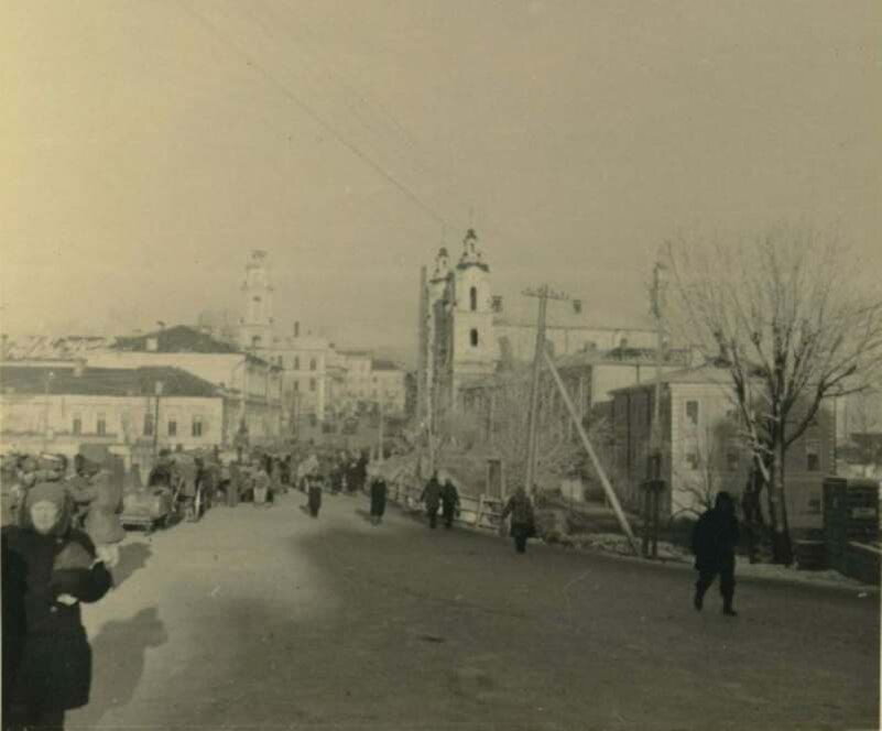 Смоленская улица (сегодня — Ленина) в оккупированном Витебске. 1943 год