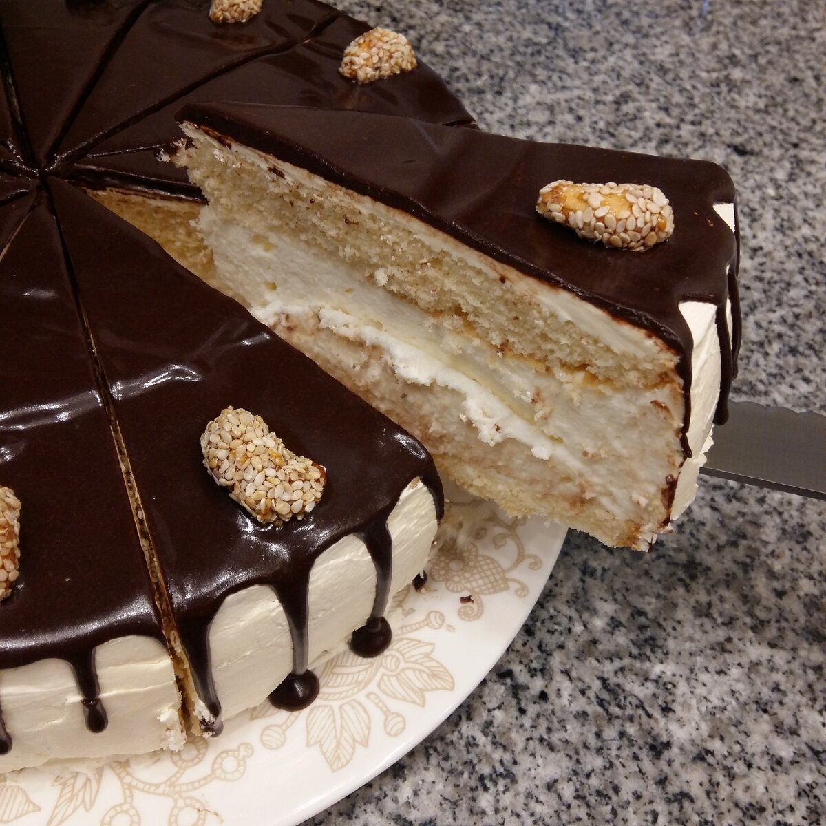 Язык не лопатка - знает, что сладко. Фото автора.