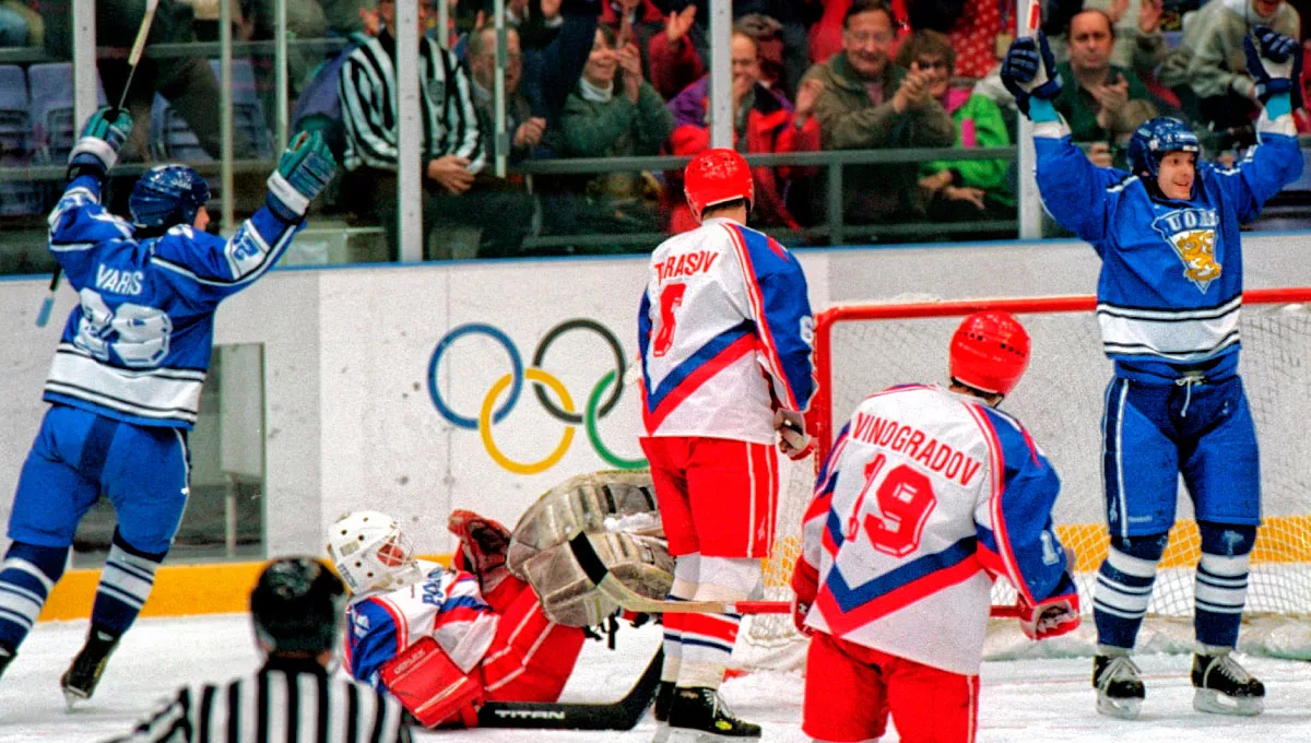Сборная России по хоккею участвовала в каждой Олимпиаде, и добивалась разных результатов. Где-то результаты были положительные, где-то очень печальные.-2
