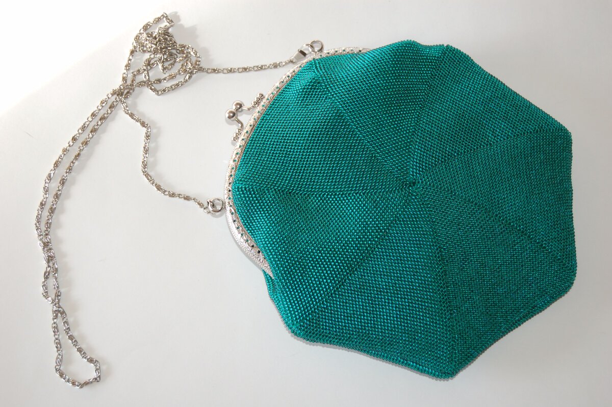 Красавица изумрудного цвета 