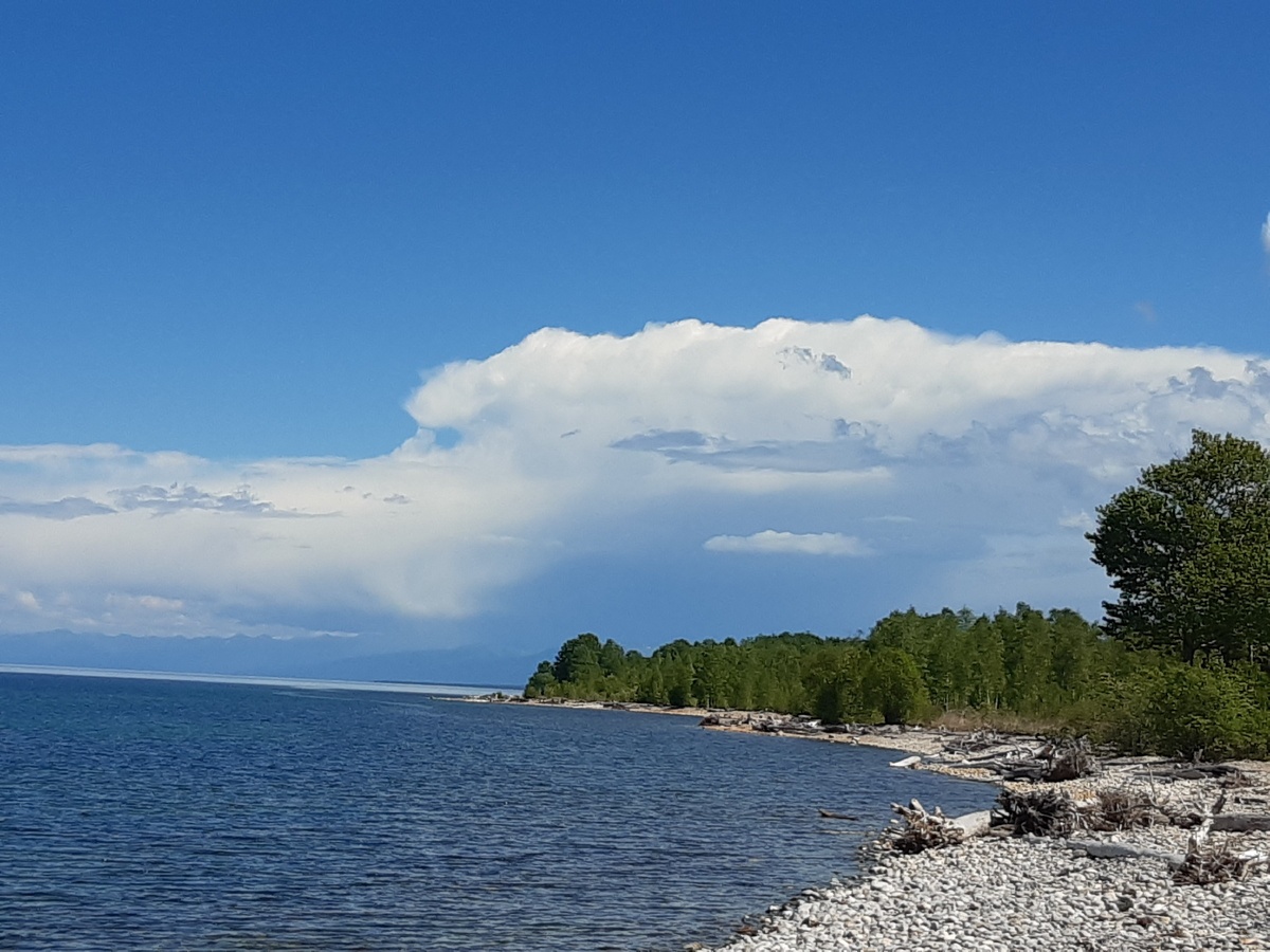 Каменистое побережье г Байкальск