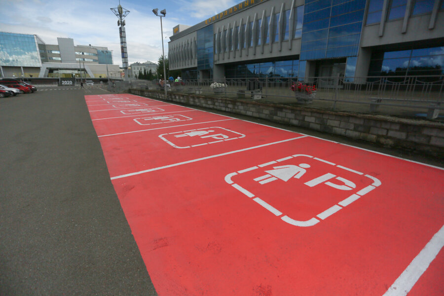 Парковка для автоледи (фото с сайта "Вечерней Казани" (http://www.evening-kazan.ru))