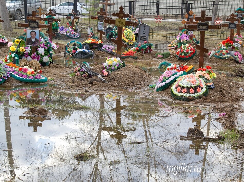 Могила каменск. Кладбище Северное Нижний Тагил. Кладбище Нижний Тагил Рогожино. Кладбище Южное Нижний Тагил. Кладбище Нижний Тагил захоронение.