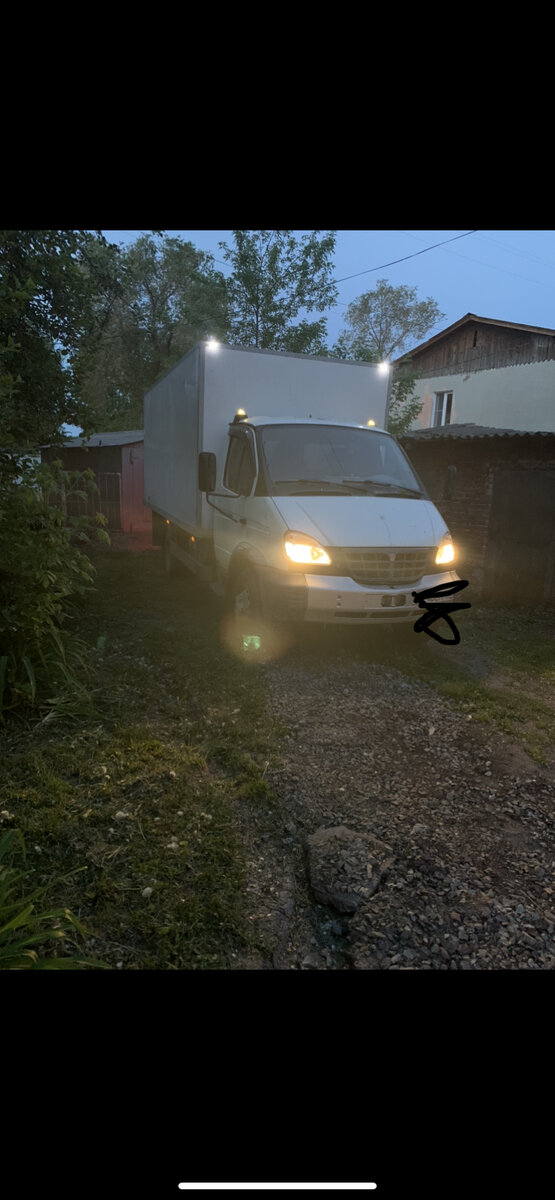 Вот этот самый Валдай , я бы сказал один из лучших грузовых автомобилей в своей ценовой категории. Фото было сделано специально для визиток.