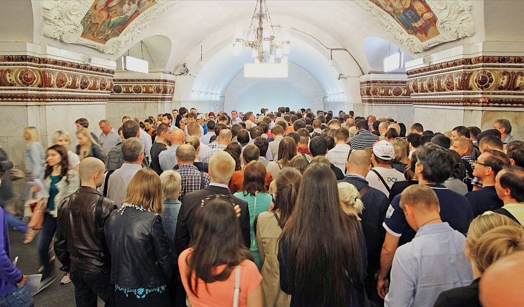 Толпа в метро