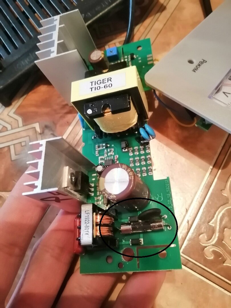 Купил зарядное для АКБ вымпел 18 в ТЦ со скидкой за 1000р, показываю ...