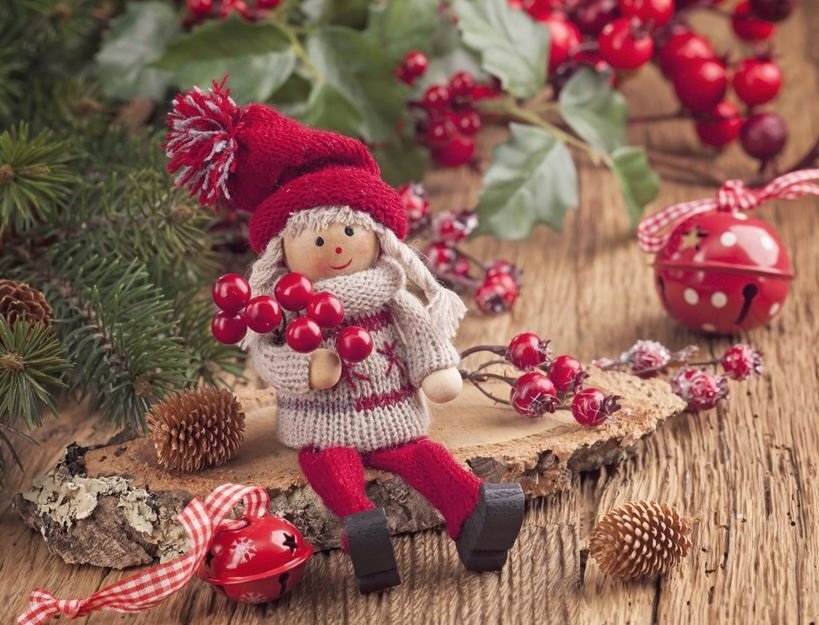 Актуальные новогодние поделки можно получить, подключив такие техники, как: