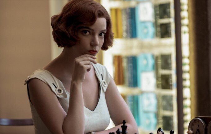 Аня Тейлор-Джой - кадр из сериала "Ход королевы" (Королевский гамбит)