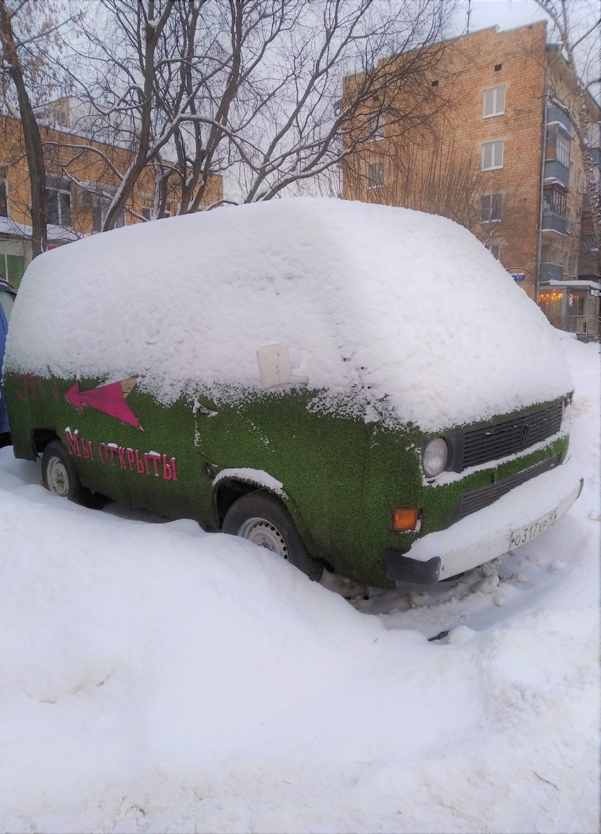 Холодно и много снега и не только в России.