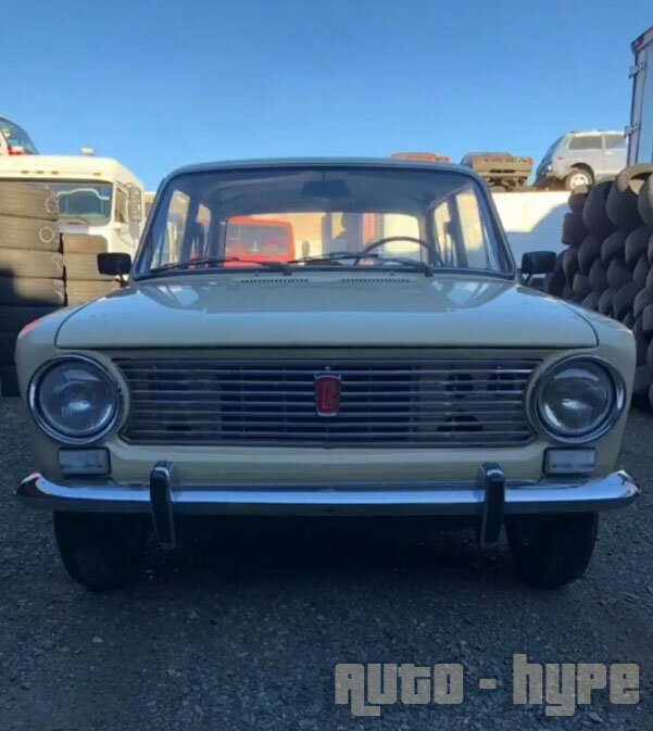 Жигуль 2101 в идеальном состоянии.