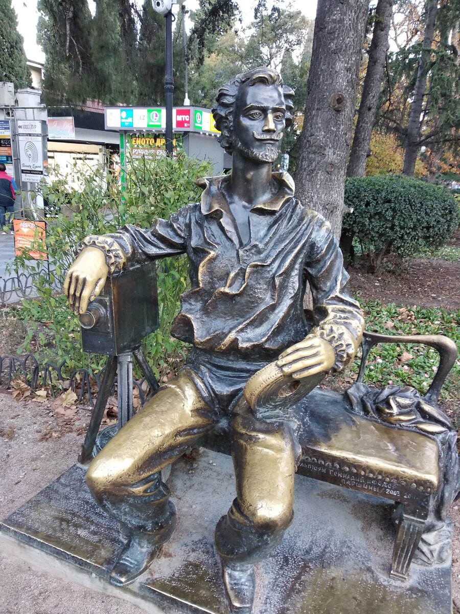 Александр Ханжонков на улице Пушкинской