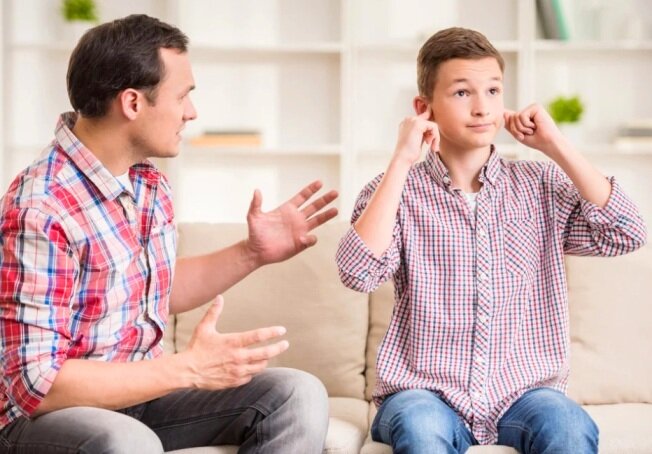 Психолог рассказала, почему подростки не слушают и не уважают своих родителей
