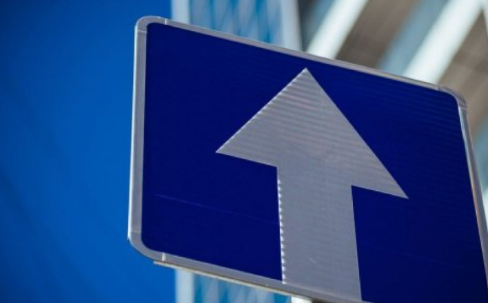 Знак одностороннего движения. 