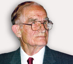 Никола́й Петро́вич Ста́ростин (13 (26) февраля 1902, Москва — 17 февраля 1996, там же) — советский футболист и хоккеист, один из первых руководителей спортивного общества «Спартак».