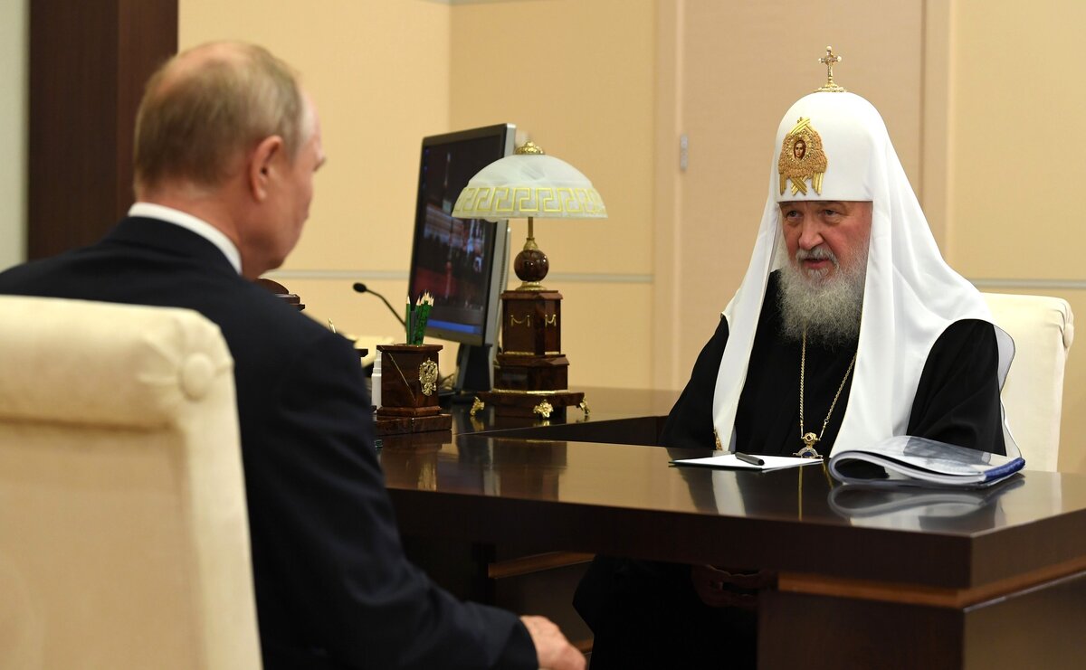 Очень серьёзный разговор Президента Путина и Патриарха Кирилла.
Источник фото: vesiskitim.ru