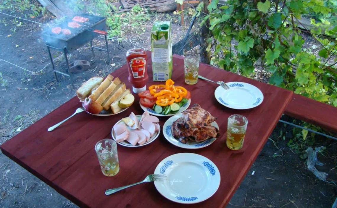 Стол с пивом и закуской фото реальные