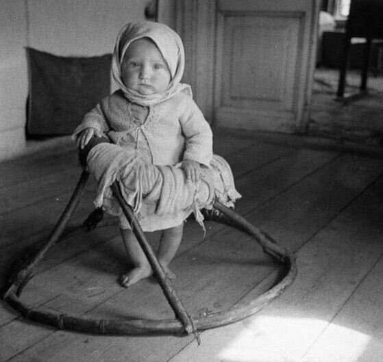 Самодельные ходунки, 1942 год