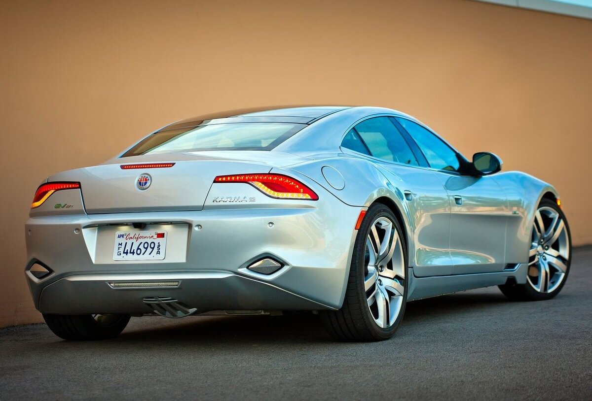 Машина Fisker Karma