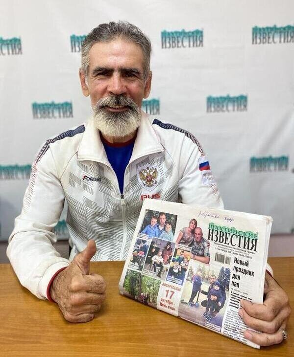 Василий Мельников в гостях в редакции газеты «Шахтинские известия».