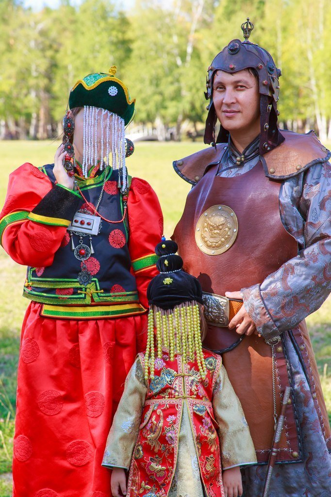 У меня жена белая, а дети азиаты. Это за несколько лет. Представьте сколько их должно быть за 240 лет ига?