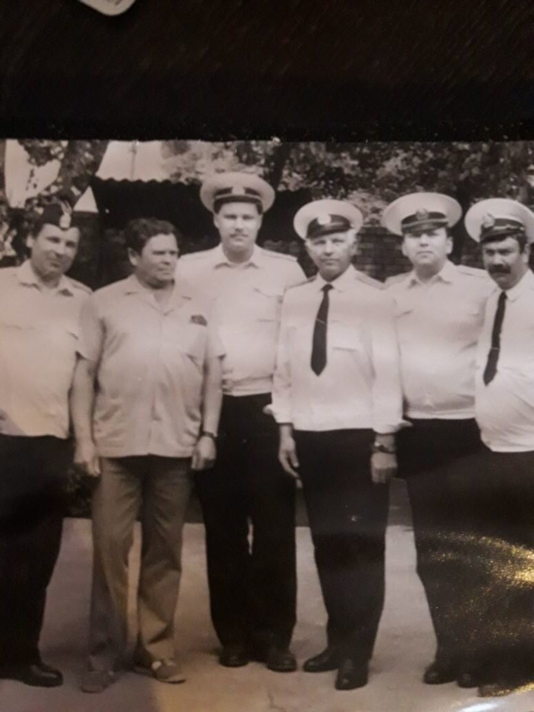 "ПАПА" - Тарасюк Степан Захарович - справа налево третий.  Мир Вашему праху, КОМАНДИР...