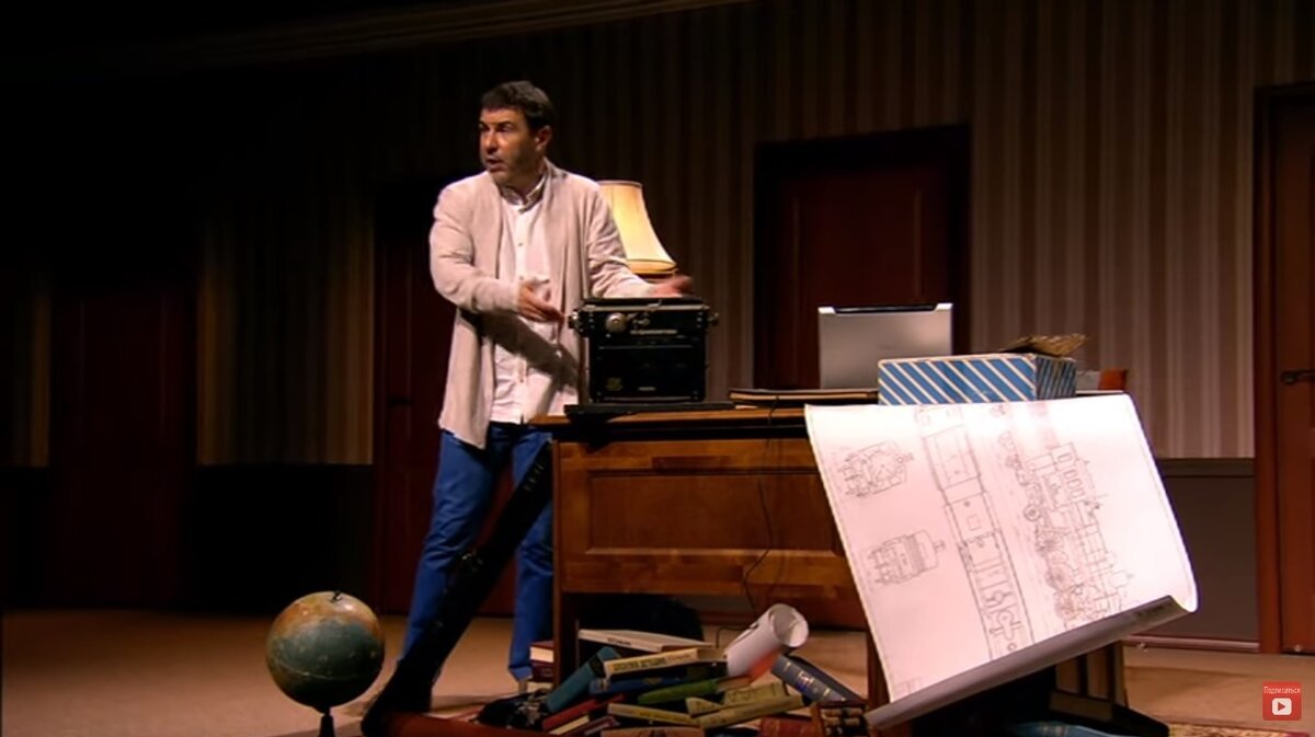 скриншот из спектакля "Прощание с бумагой"