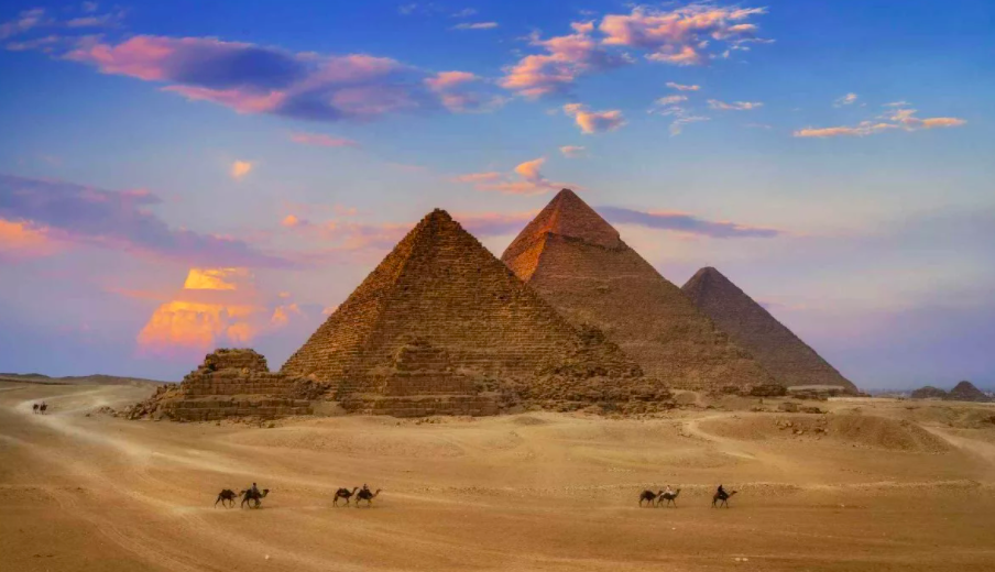 Пирамиды в Гизе.