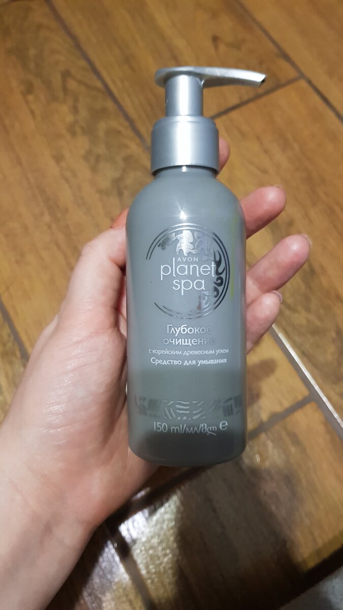 Умывалка от эйвон. Не много сушит кожу.
