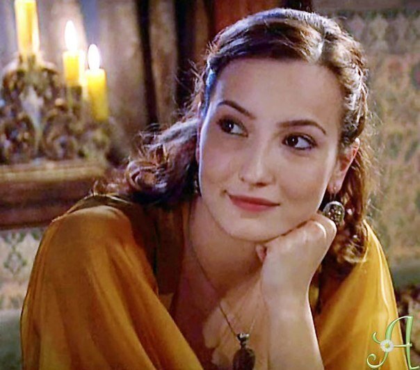 Гюльнихаль Хатун. Взято :https://yandex.ru/images/touch/search?text=гюльнихаль&source=tabbar&pos=13&img_url=https%3A%2F%2Fsun1-27.userapi.com%2Fc636628%2Fv636628963%2F24008%2FVd1jRt_58bA.jpg&rpt=simage