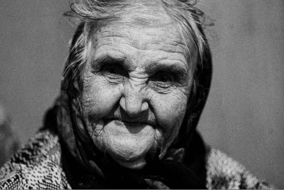 18 в старости. Фото бабушки. Старая бабушка. Мудрая бабушка. Старенькая бабушка.