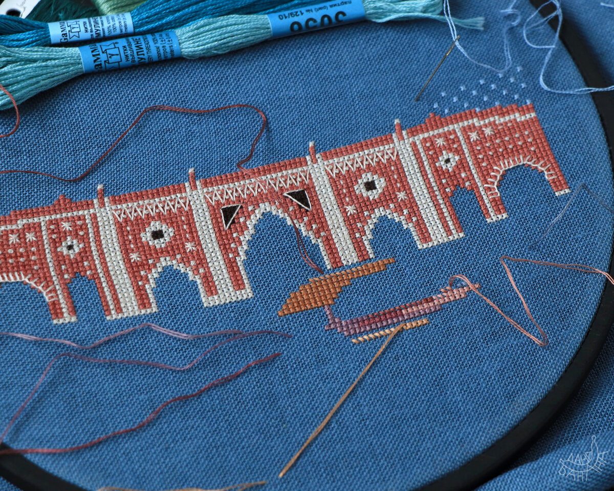 «Выкраски» цветом. Пернатая начинает вырисовываться.