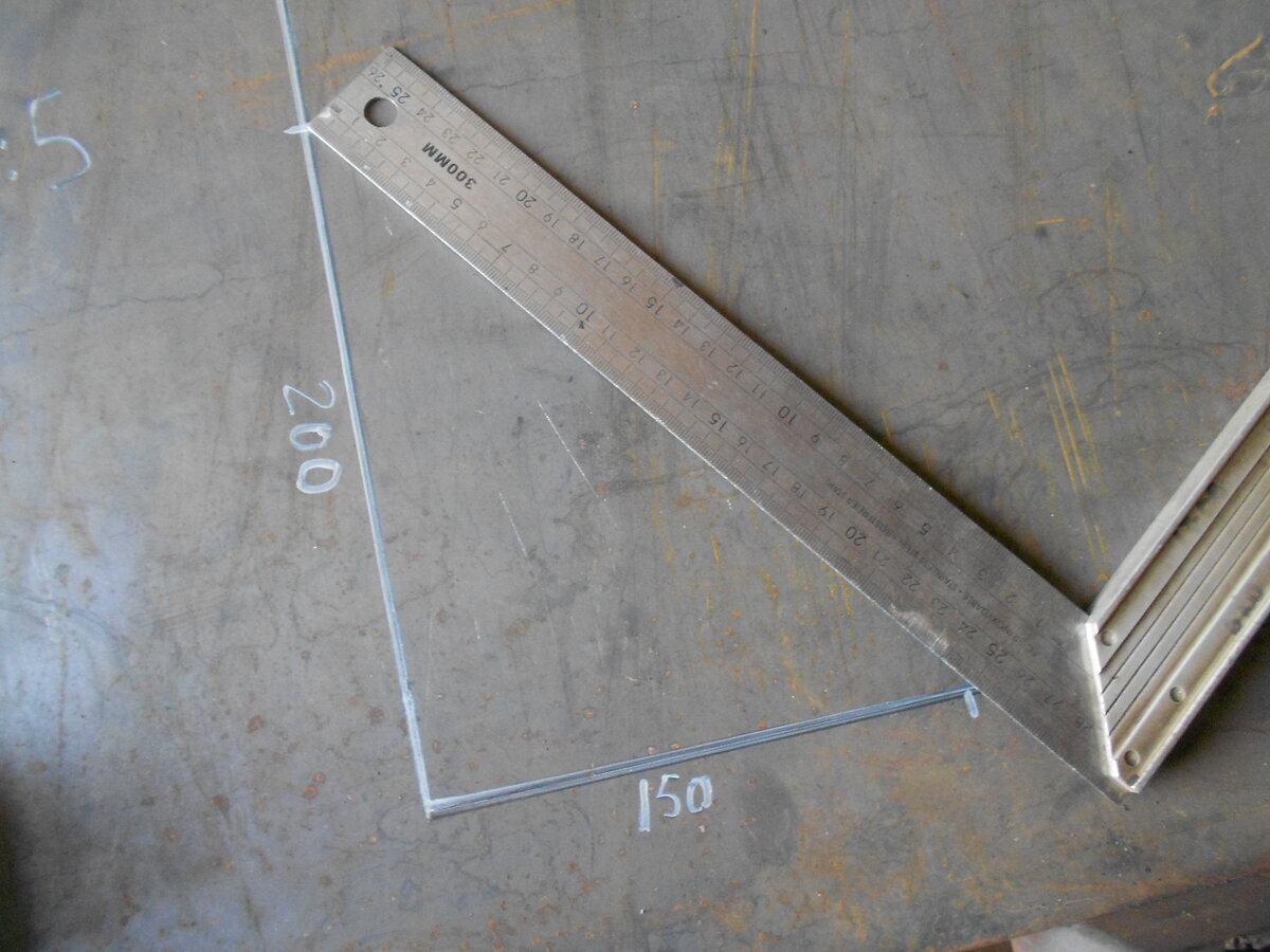 угол 90 градусов с разметкой. как выставить угол 90 градусов. как высчитать угол 90 градусов рулеткой. угол 90 градусов с помощью рулетки таблица. 90 градусов с помощью рулетки.