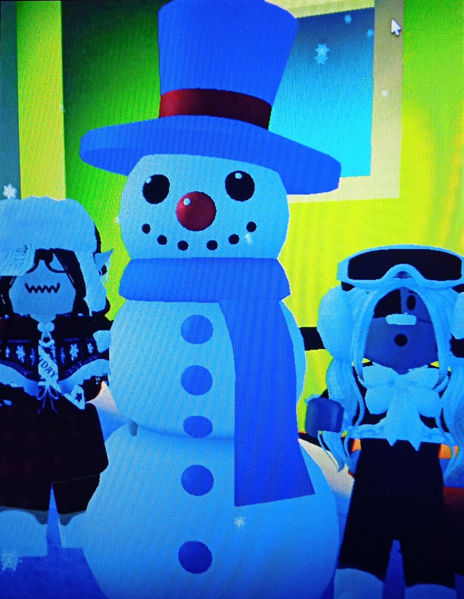Греемься у снеговика ⛄