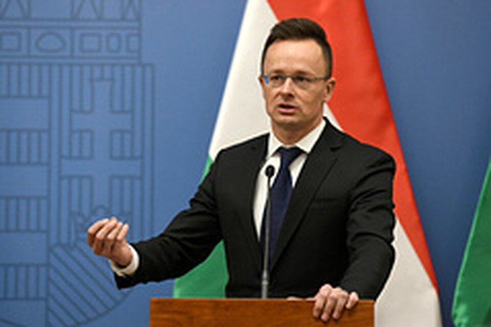     Глава МИД Венгрии заявил о непубличном согласии ряда западных компаний на оплату газа в рублях  GLOBAL LOOK PRESS