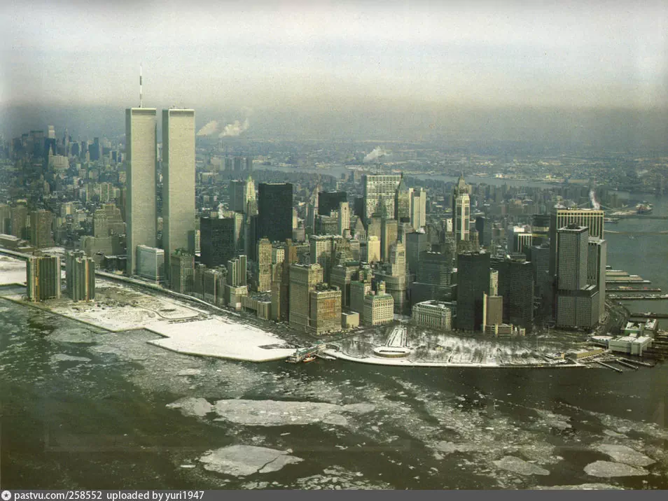 Aerial view of Lower Manhattan skyline looking northeast after a snow storm. February 1982. Источник: http://wirednewyork.com/forum/showthread.php?t=21249&page=16