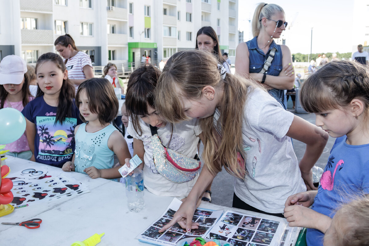 Цитата: "Дружная обстановка в которой было очень приятно показывать мастер классы. Я с удовольствием повторю ещё и не раз 😀
Всех приглашаю посетить мои странички в соц сетях и ознакомится с моими работами ."