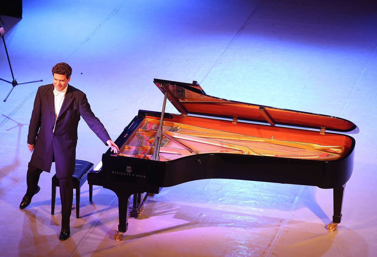     Пианист Денис Мацуев.