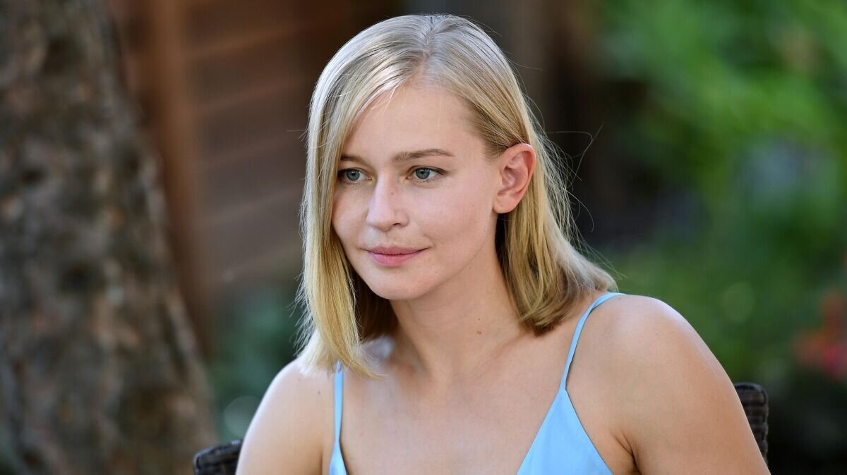    Актриса Юлия Пересильд во время интервью© РИА Новости / Екатерина Чеснокова