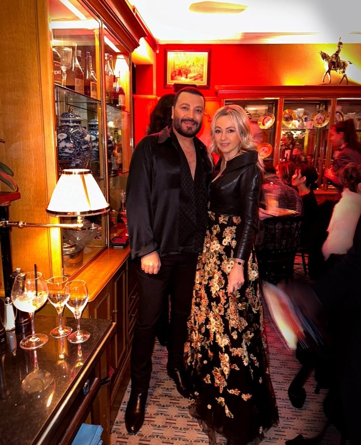     Яна Рудковская на Парижской неделе моды встретилась со своим другом дизайнером Зухаиром Мурадом Фото: соцсети
