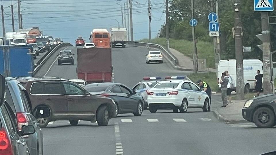     Серьезный затор образовался на Удмуртской улице в Нижнем Новгороде из-за ДТП во вторник, 15 августа. Об этом говорят данные платформы «Яндекс. Карты».