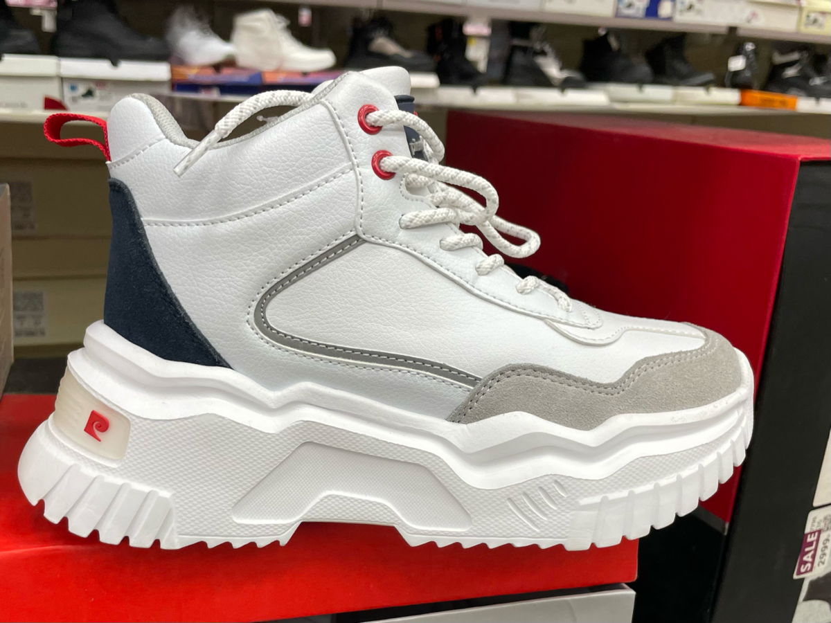 Последняя пара Pierre Cardin 36 размера с большой скидкой. Всего за 1499 р. 