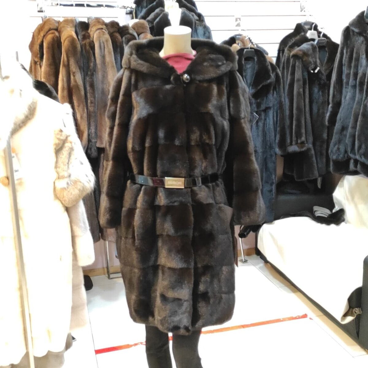 Комиссионный магазин https://avatars.mds.yandex.net/get-altay/5479189/2a0000017e5e8c4219c3d7887b2a1871c3c7/XXXL