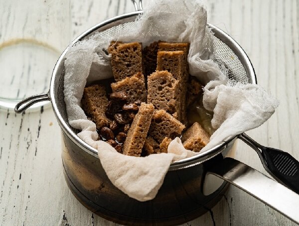 Вы знаете, как приготовить квас в домашних условиях? Этот рецепт пригодится вам, если вы любите пряный аромат ржаного хлеба и солода, кисло-сладкий вкус и приятное пощипывание пузырьков на языке...-9