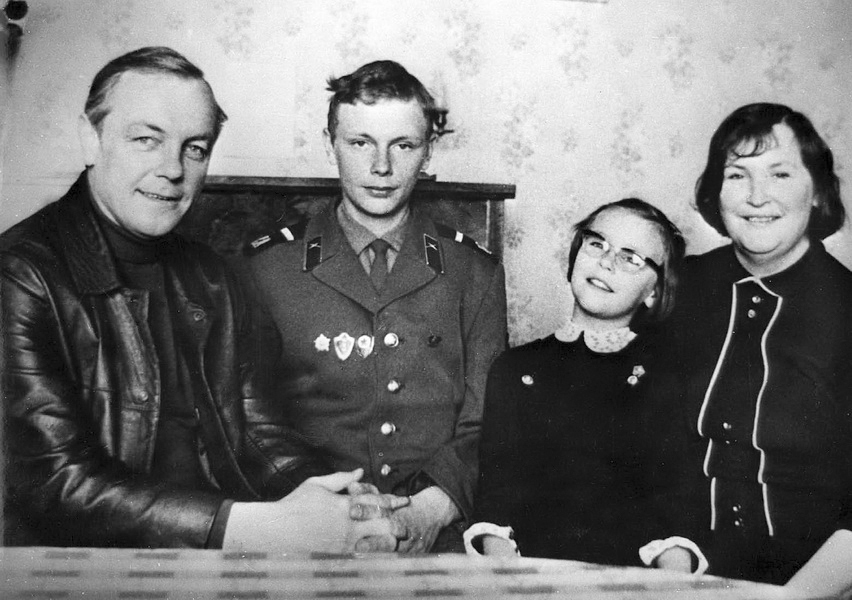 Кирилл Лавров с женой Валентиной Николаевой, сыном Сергеем и дочкой Машей