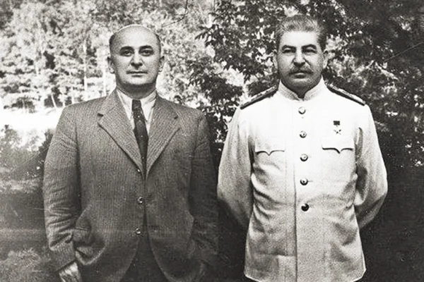 Лаврентий Берия и Иосиф Сталин  