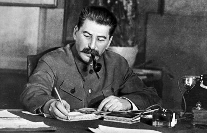 Зачем Сталин вернул в армию погоны.