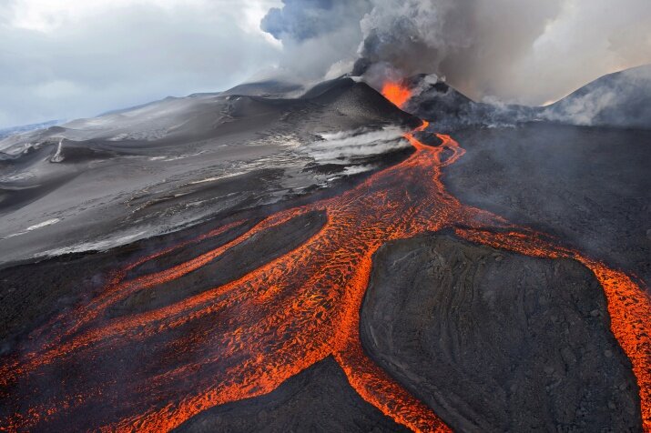 rgo.ru/ru/photo/izverzhenie-vulkana-ploskiy-tolbachik-kamchatka