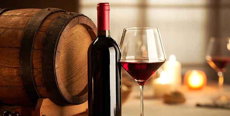 i2.wp.com/gradusinfo.ru/wp-content/uploads/2018/07/Vino-bozhole-kak-delayut_mini.jpg