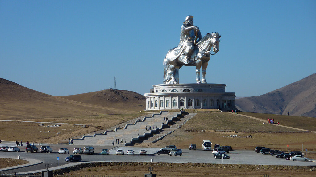 Статуя чингисхана в улан баторе